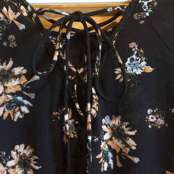 Fall Top size L xhilaration, only worn once! - Picture 3 of 3